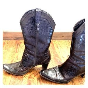 Mid Rise Italian Leather boots.